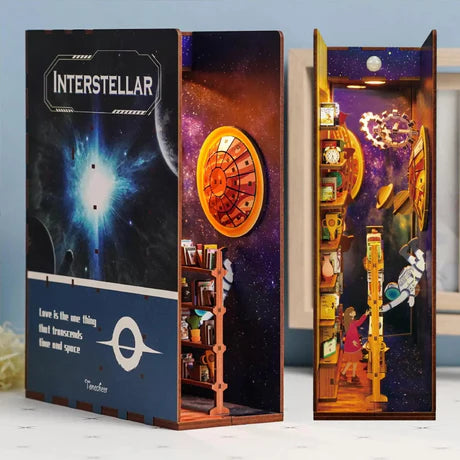 TQ110 Interstellar DIY Book Nook Kit Astronauts In Space Station Galaxy Miniature Scenery Diorama