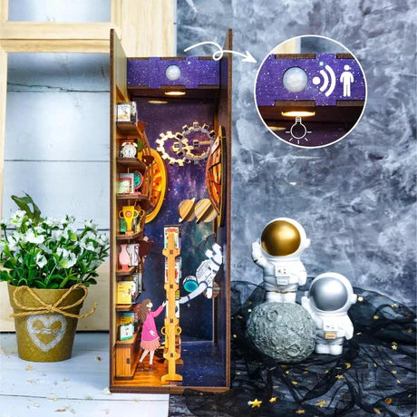 TQ110 Interstellar DIY Book Nook Kit Astronauts In Space Station Galaxy Miniature Scenery Diorama